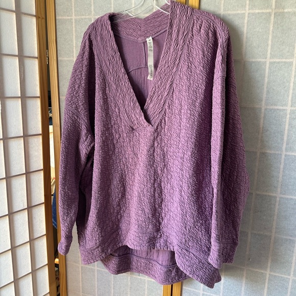 Lululemon Rippled V-Neck Pullover - Picture 4 of 5
